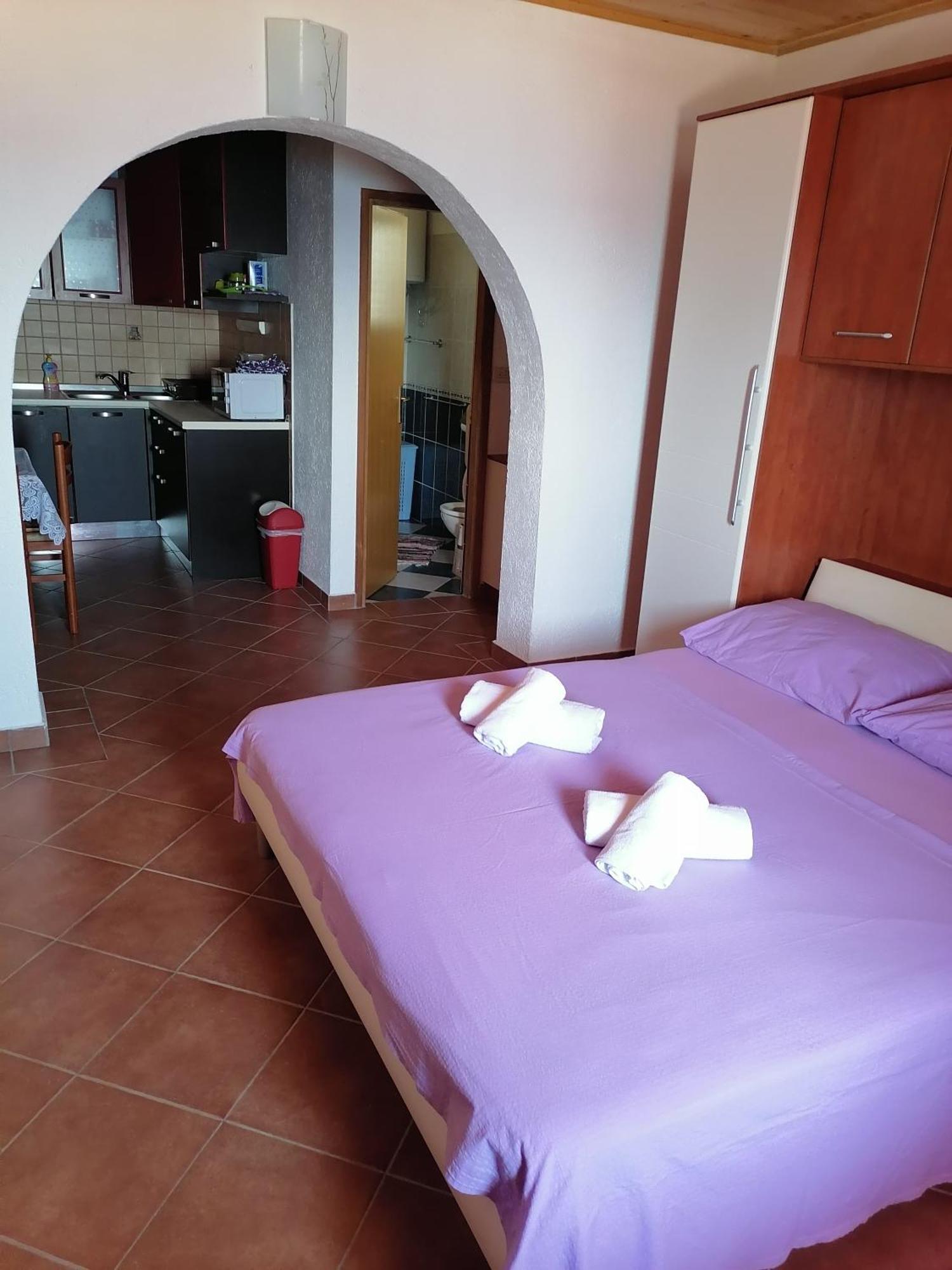 Apartmani Iva Tribanj Kruscica Ruang foto